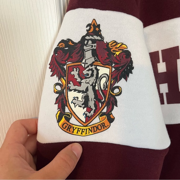 Harry Potter Wizarding World Women’s Small Sweatshirt. Excellent condition. - Picture 4 of 8